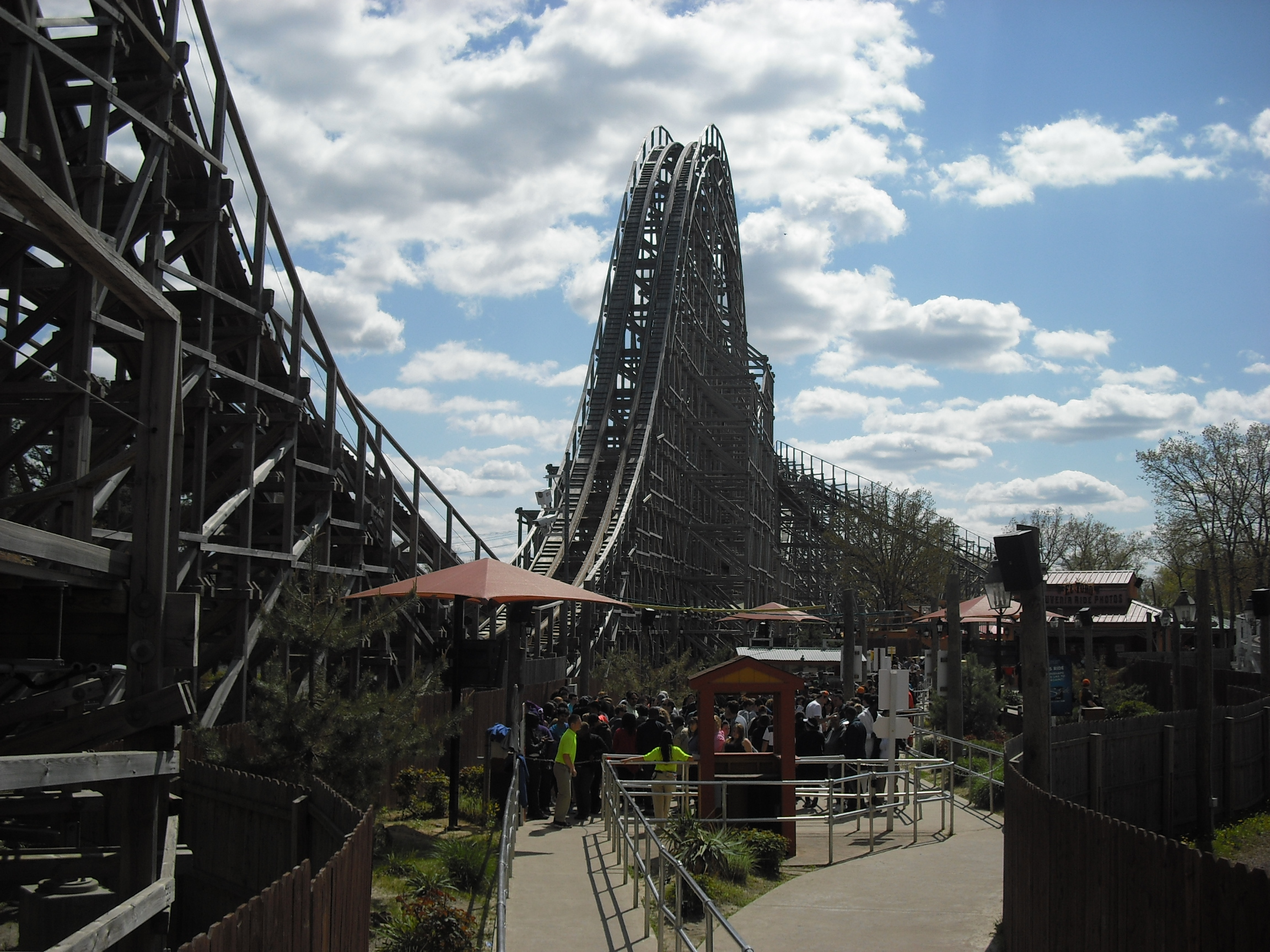 FileEl Toro (Six Flags Great Adventure) 2011 01.jpg Coasterpedia