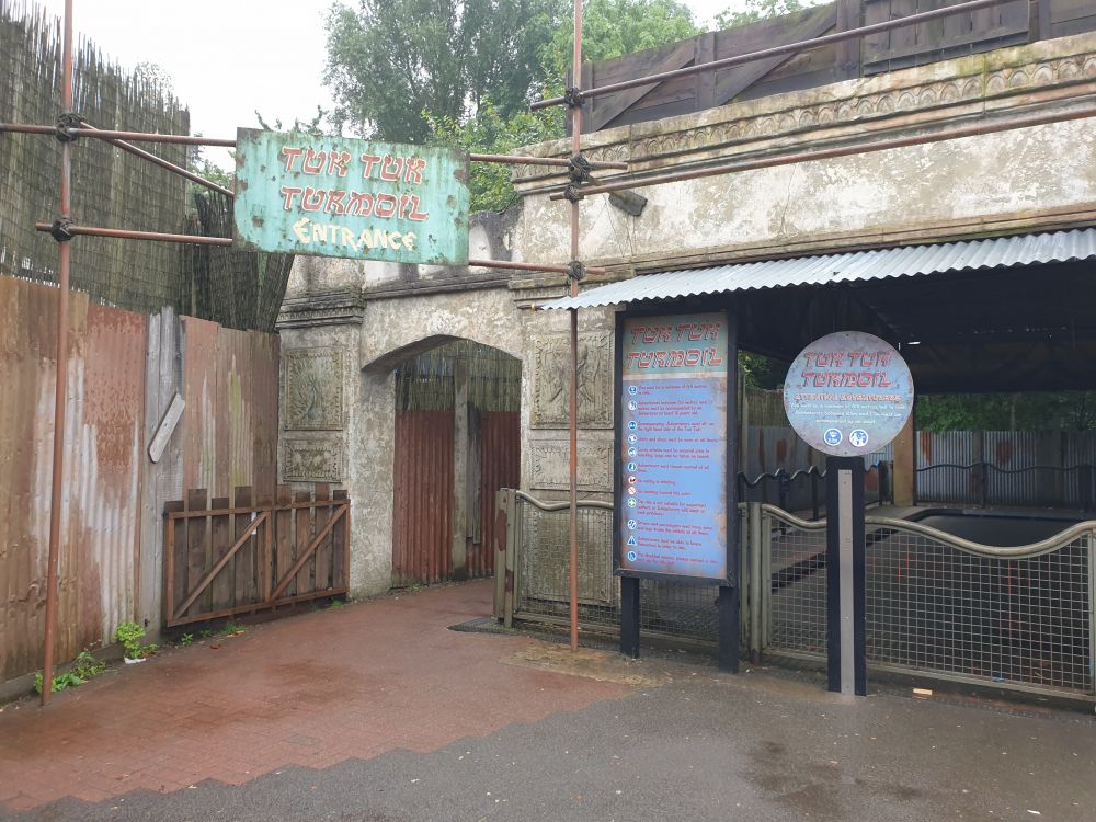 Tuk Tuk Turmoil (Chessington World of Adventures) 2021 01.jpg