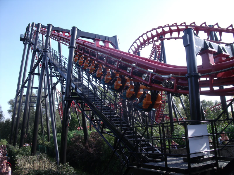 File:Vampire (Walibi Belgium) 2011 02.jpg
