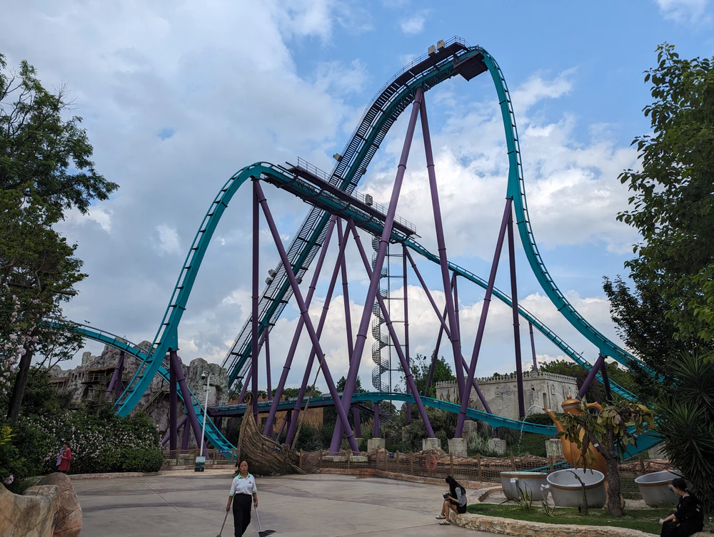 アート+エンタメ Roller Coasters Flumes and Flying Saucer Adventureland surprises with 2 new rides, rollercoaster and