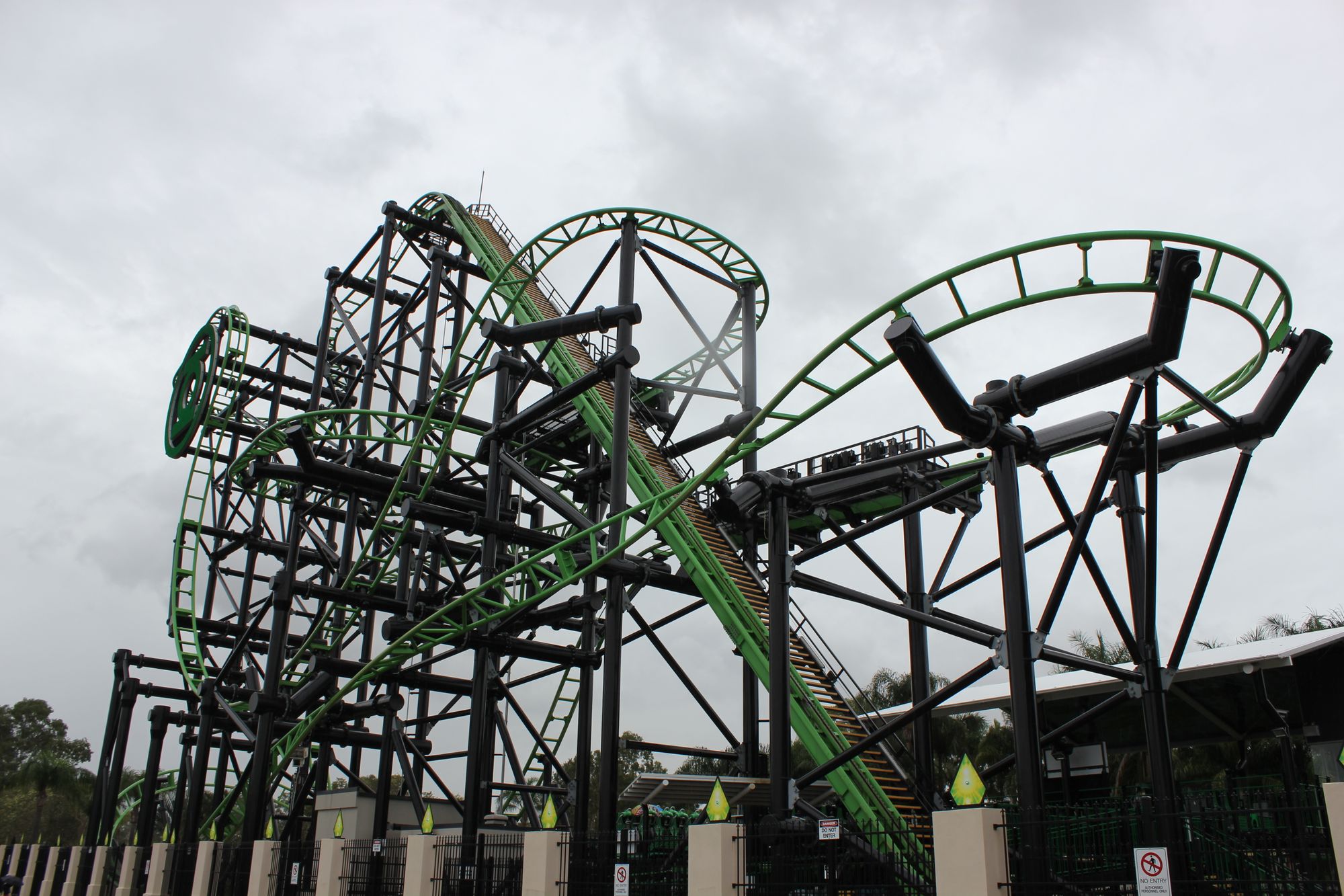 Green Lantern (Warner Bros. Movie World) Coasterpedia The Roller