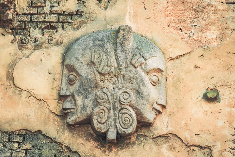 File:Detail outside heads.jpg