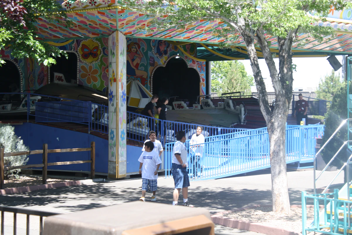 Musik Express (Cliff's Amusement Park) - Coasterpedia - The Amusement ...