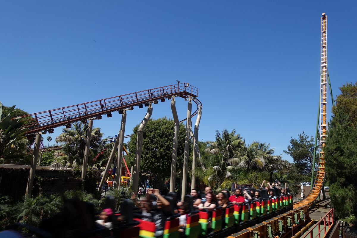 FileMontezooma's Revenge (Knott's Berry Farm) 2017 01.jpg