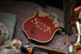 The Spookslot sign in the Efteling Museum