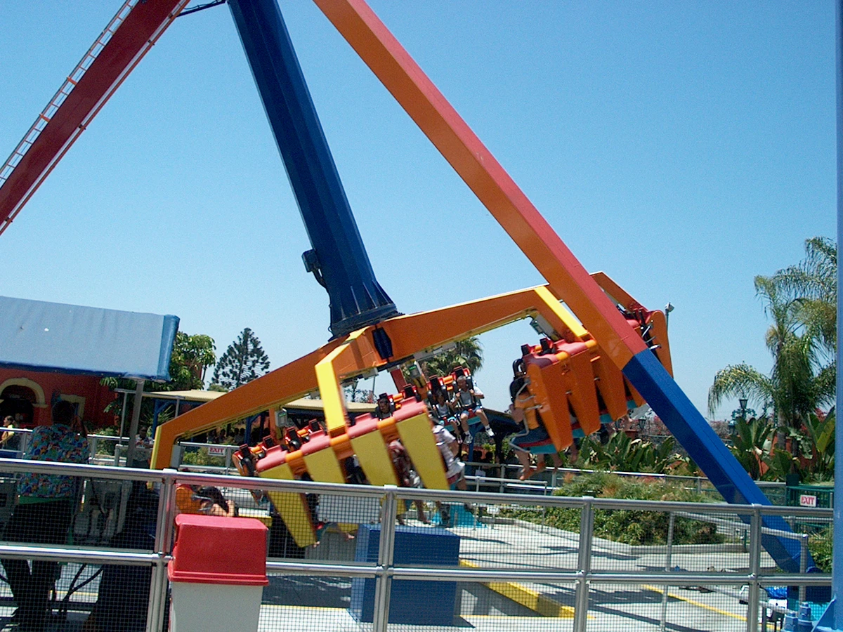 1200px-La_Revolucion_(Knott'