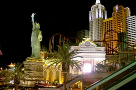 Big Apple Coaster at night