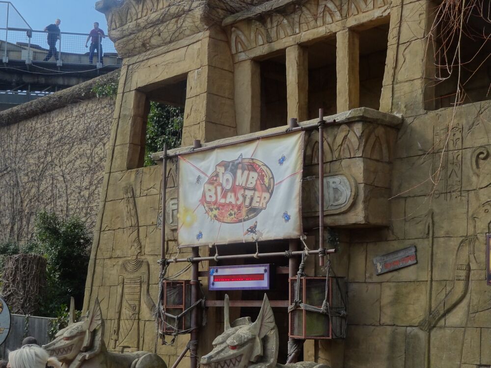 Tomb Blaster (Chessington World of Adventures) 2013 01.jpg