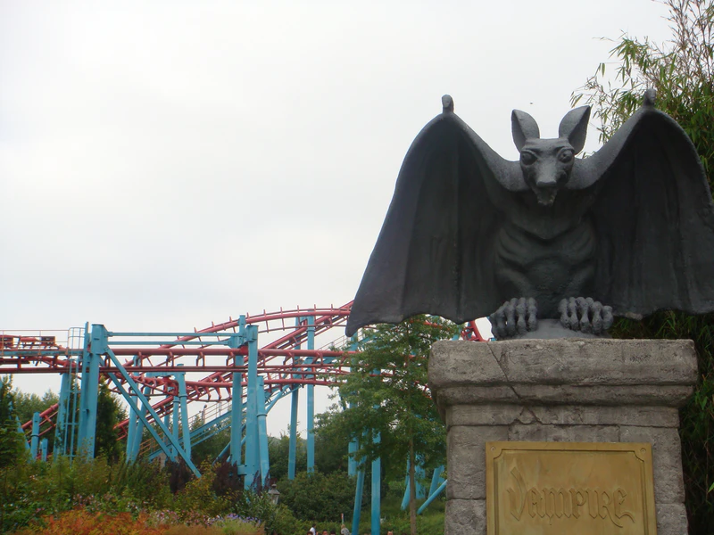 File:Vampire (Walibi Belgium) 2009 01.jpg