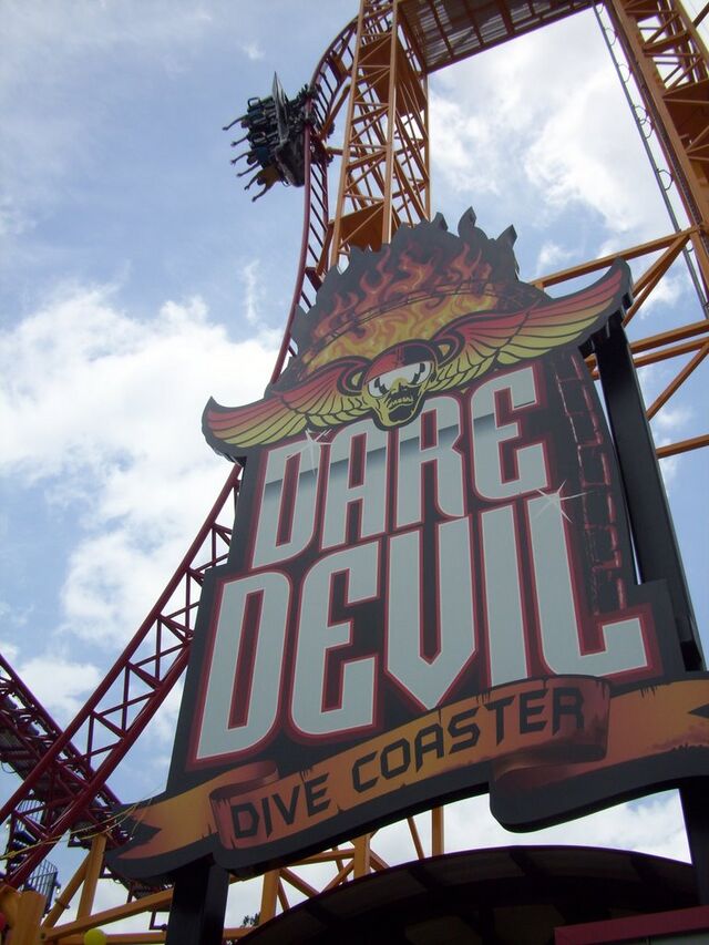 Dare Devil Dive (Six Flags Over Coasterpedia The Roller