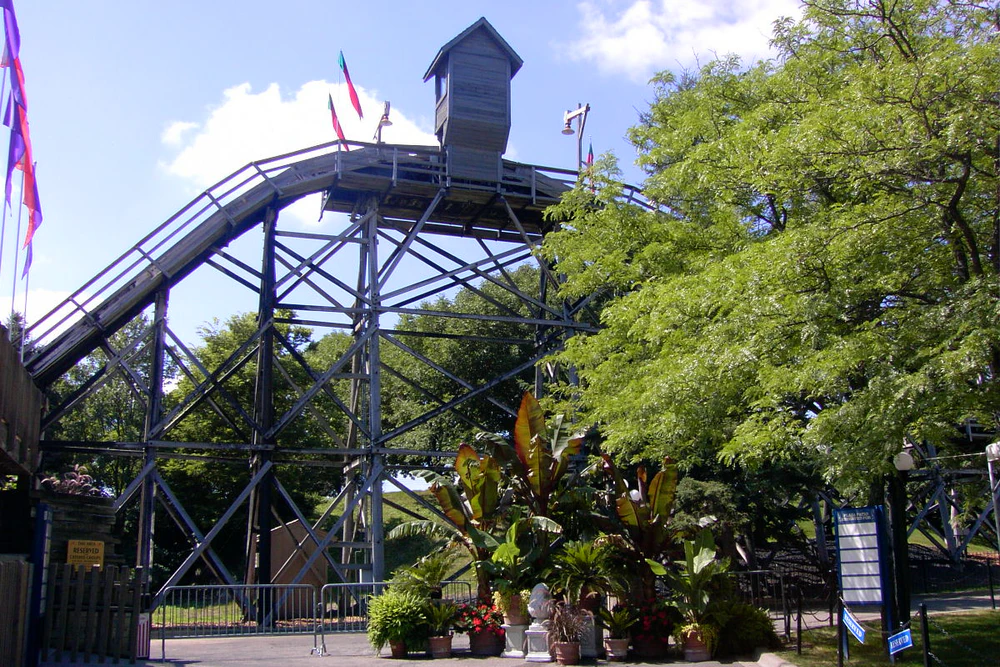 1000px-Flume_(Valleyfair)